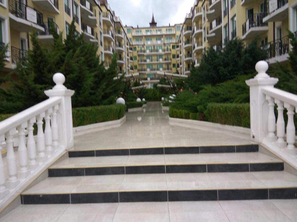 Апартаменты Талиана Бич Курорта Елените Esterno foto